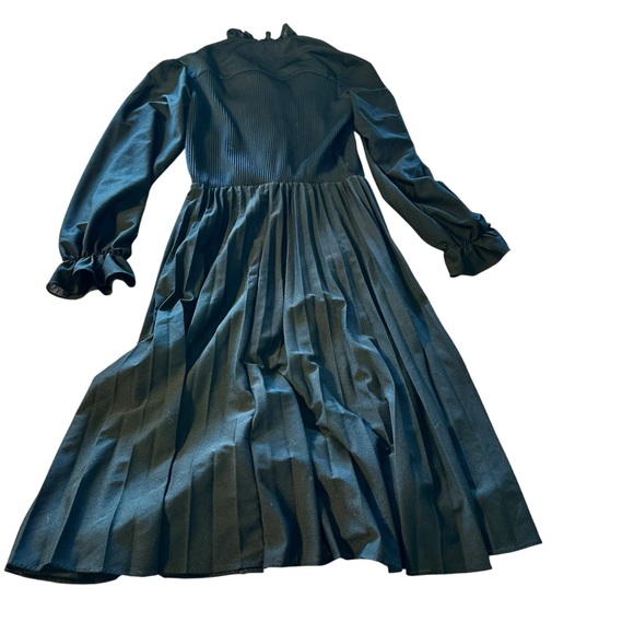 Victorian-inspired vibes with modern edge black dress - Picture 2 of 3